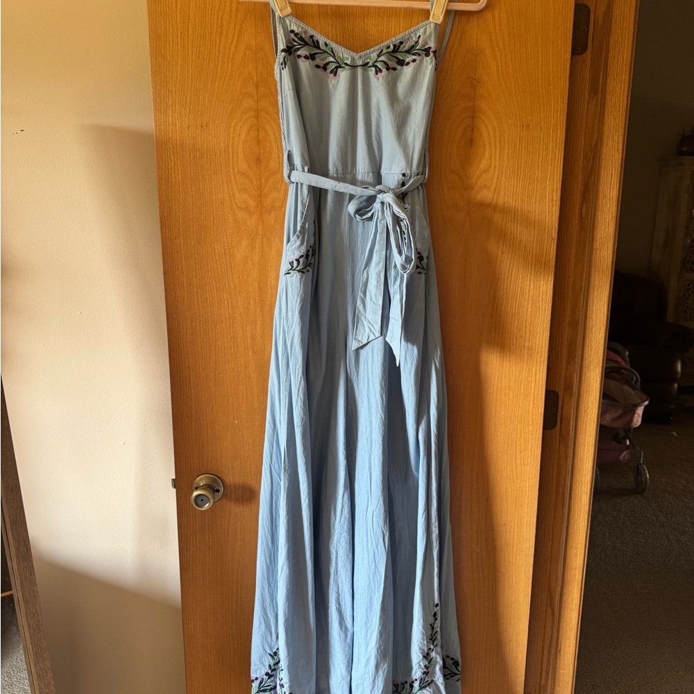 Chic Light Blue Maxi Dress with Embroidery